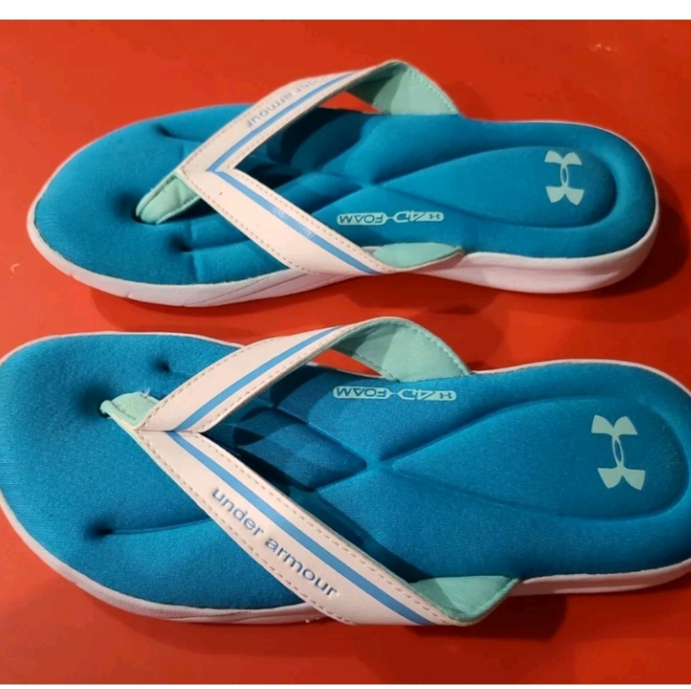 Women's Under Armour Flip flops size 8
